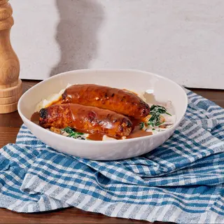Cârnați cu piure, spanac sote și sos demi-glace