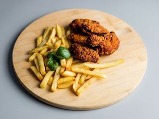 Meniu 7 aripioare picante+Sos Usturoi