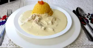 Pui cu smântână și mămăliguță