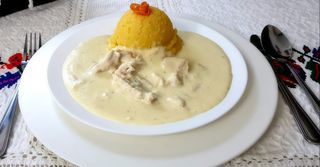Pui cu smântână și mămăliguță