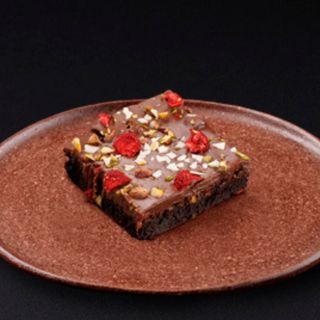 Brownie cu căpșune și fistic
