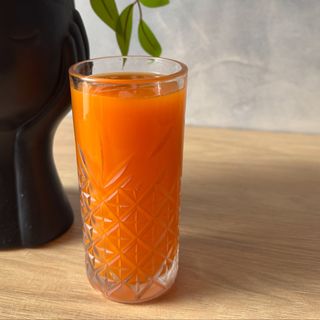 Suc de mere si morcovi