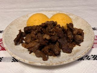 Pastrama oaie cu mamaliguta