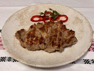 Ceafa de porc la gratar