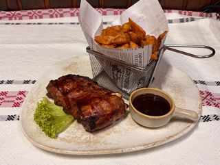 Scaricica de porc cu cartofi wedges