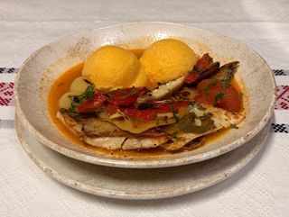 Saramura de salau cu mamaliguta