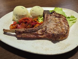 Steak de porc cu piure de cartofi