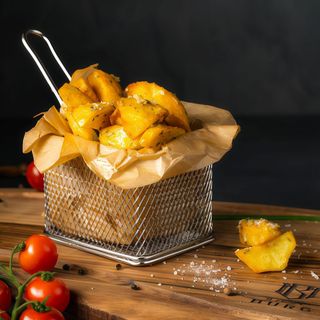 Wedges cu parmezan și usturoi proaspăt