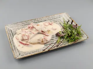Piept de pui cu sos de ardei copt și cartofi cu parmezan