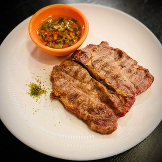 Ceafă cinstită de porc cu sos chimichurri 165g/ 50g