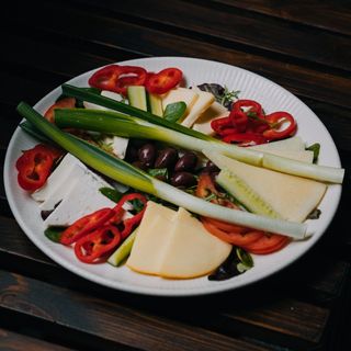 Platou de brânzeturi neaoșe 580g