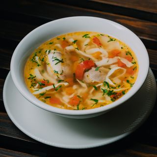 Supă de găină cu tăiței de casă