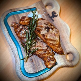 Boston steak de miel	190g glasat cu unt, usturoi și ierburi aromatice