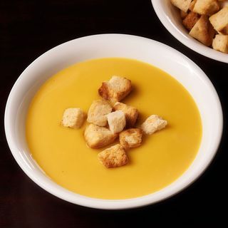 Supă cremă de legume cu crutoane de casă