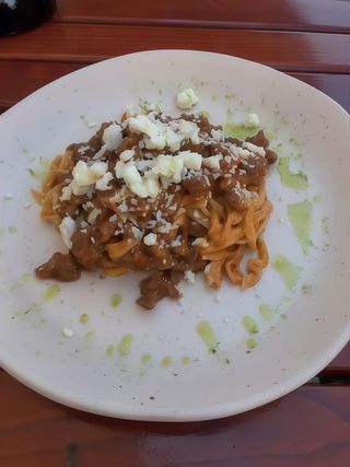 Paste de casă cu ragu de oaie și telemea veche