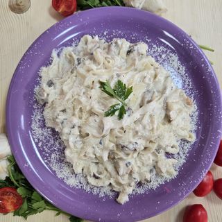 Spaghete, penne sau tagliatelle PUI CU CIUPERCI 