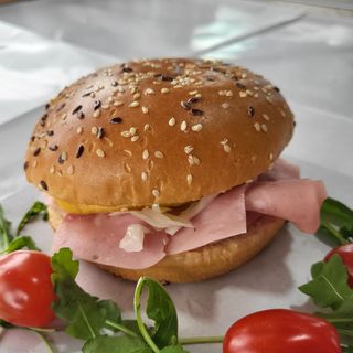 Sandwish cu șuncă praga