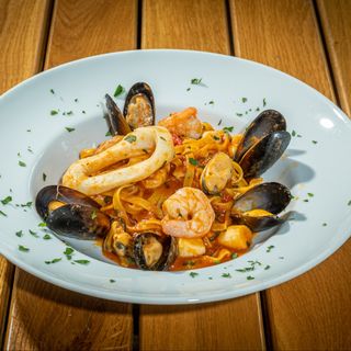 Tagliattelle cu fructe de mare