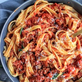 Fetuccinne bolognesse