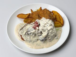 Muschi de porc pane cu sos de ciuperci de padure