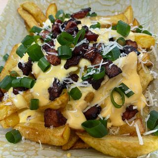 Cartofi Chedar Bacon