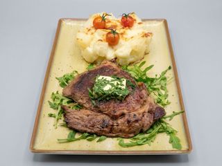 Rie bay steak cu cartofi copţi