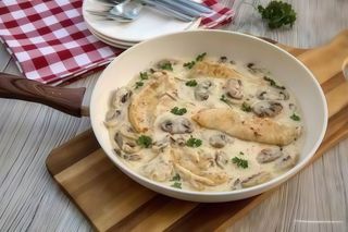 Pui cu smantana si ciuperci 320g