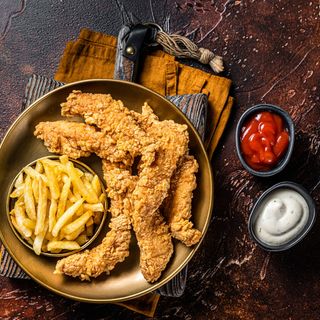 Meniu 5 crispy, cartofi prajiti, 2 sosuri