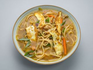 Mixed thukpa