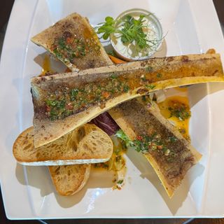 Oase de mânzat cu măduvă și ciabatta prăjită