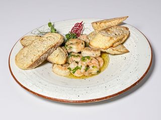 Creveți** în unt cu ciabatta