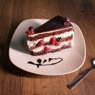 Tort de ciocolată cu vișine