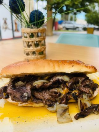Philly cheesesteak-combo