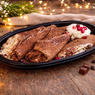 Clătite negre Tiramisu cu cremă fină de mascarpone și pișcoturi