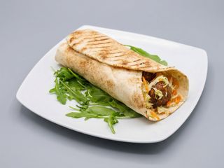 Wrap cu chiftele de soia si legume