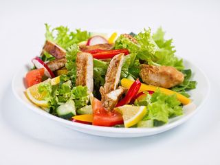 Salată cu piept de pui