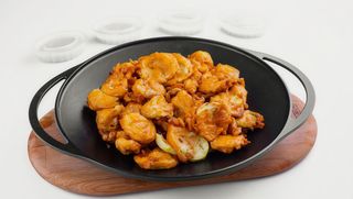 Dovlecei pane si sos de usturoi