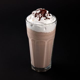 Milkshake cu înghețată de vanilie și ciocolată