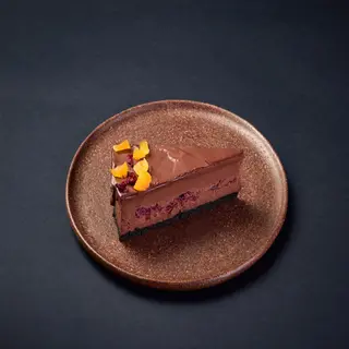 Choco Cherry Cheesecake Prăjitură vegană cu ciocolată, tofu și vișine