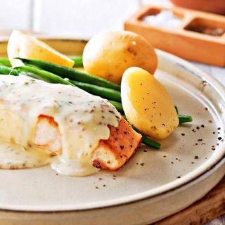 Salau Mao cu garnitura de cartofi natur