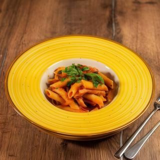 Penne cu sos roșu și bacon