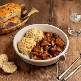 Sălățică de boeuf cu tigaie de purcel grăsuț