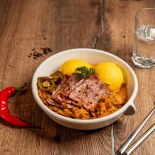 Vărzică perpelită la cuptor cu bacon afumat la grill și jalapeno