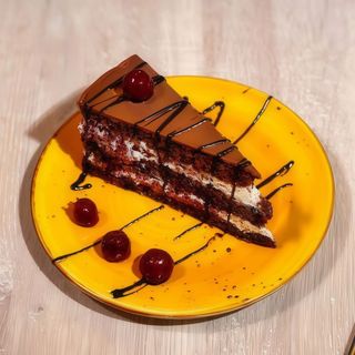 Prăjitură cu ciocolată și vișine