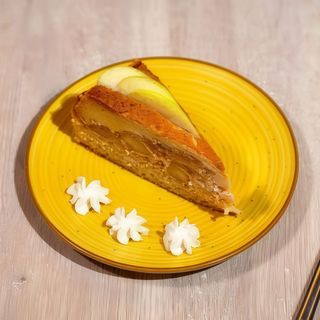 Tort de mere cu cremă de zahăr ars