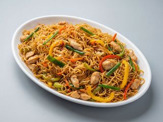 Noodle de orez/grau cu piept de pui