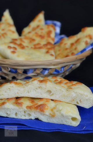Focaccia cu sos de rosii