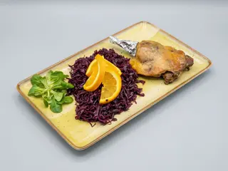 Pulpă de rață cu varză roșie călită