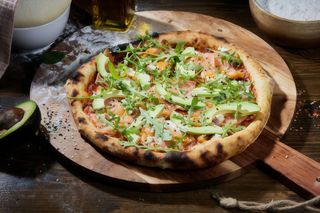Pizza cu somon si avocado Ø32cm