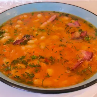 Ciorba de fasole cu afumatura